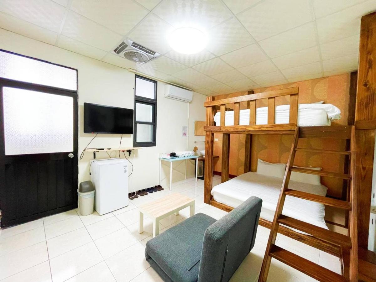 Fengjia 08 Home Taichung Exterior photo