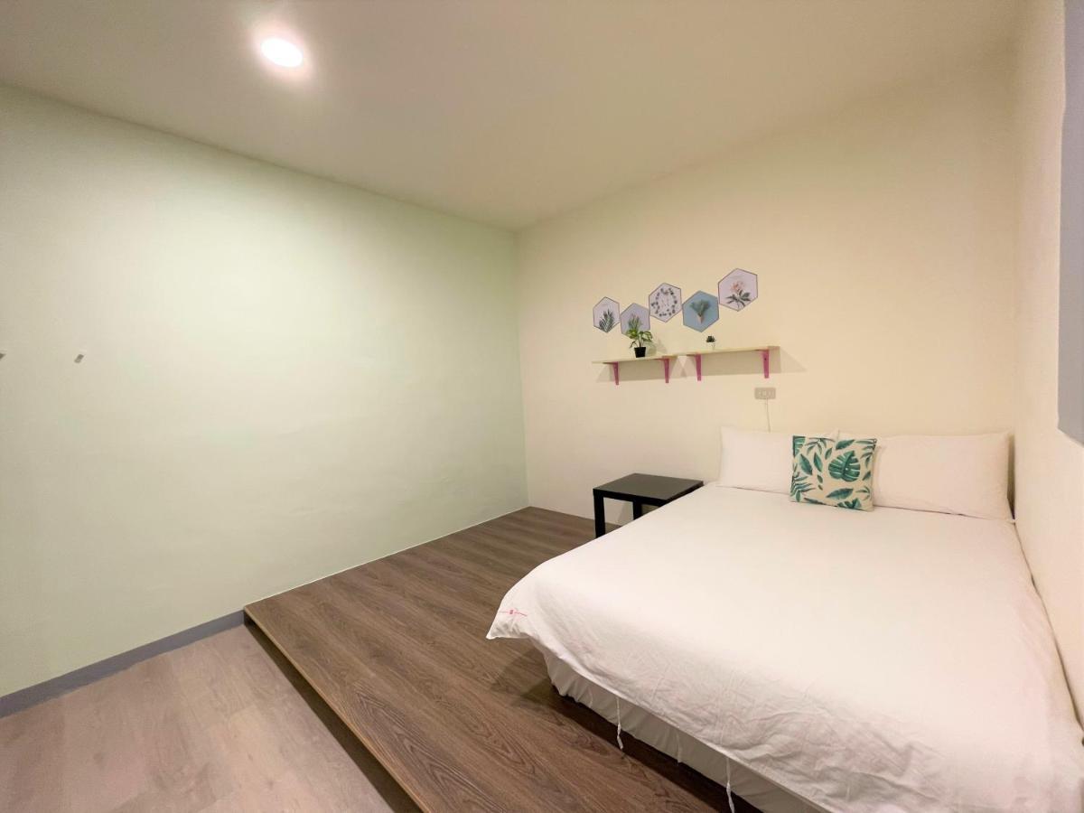Fengjia 08 Home Taichung Exterior photo